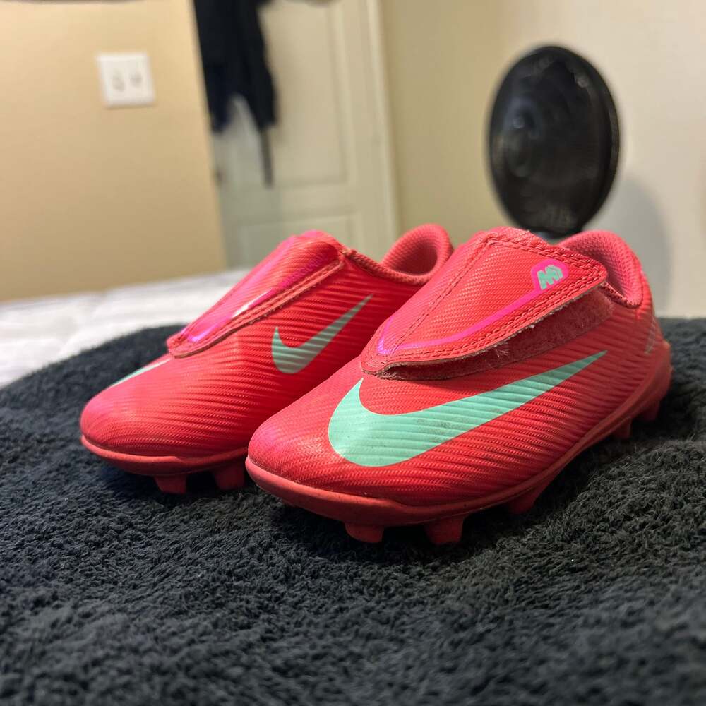 Nike Jr. Mercurial Vapor 16 Club Little Kids' TF Soccer Shoes